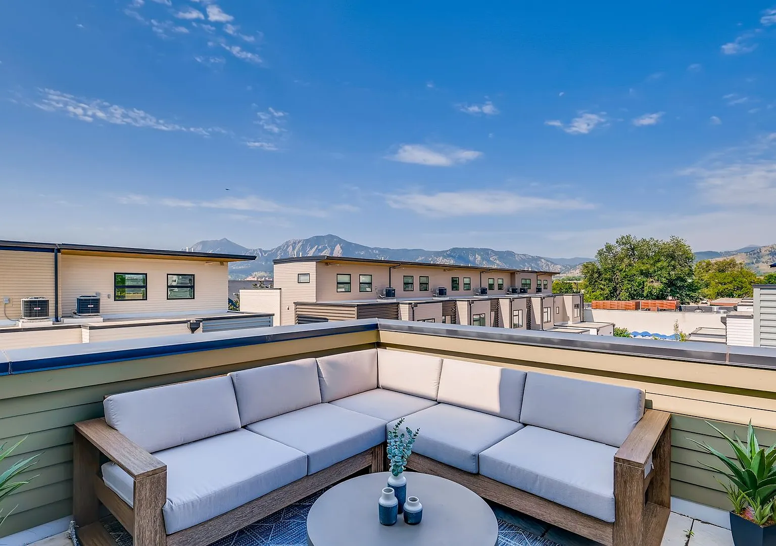 Contemporary Townhome with Rooftop Deck-Flatiron Views — Photo 4