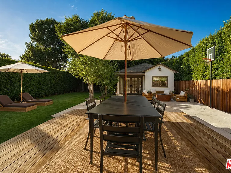 6537 Moore Dr — Photo 10