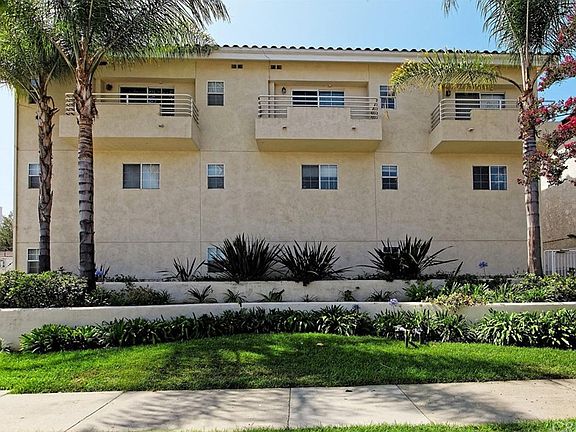 3rd image of 11536 Burbank Blvd Unit 106