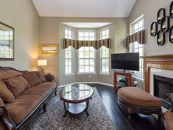 Living room w/ high ceiling