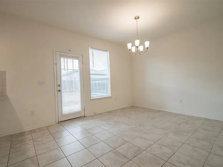 6412 Carriage Pines Dr — Photo 4