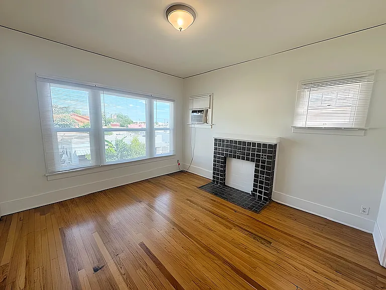 925 1/2 Marview Ave #925-1/2 — Photo 1