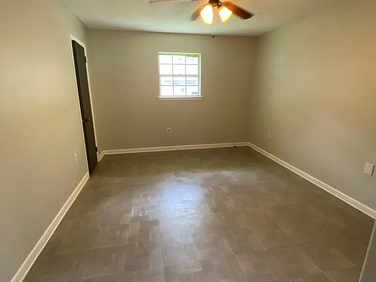 1006 E Hazel St — Photo 11