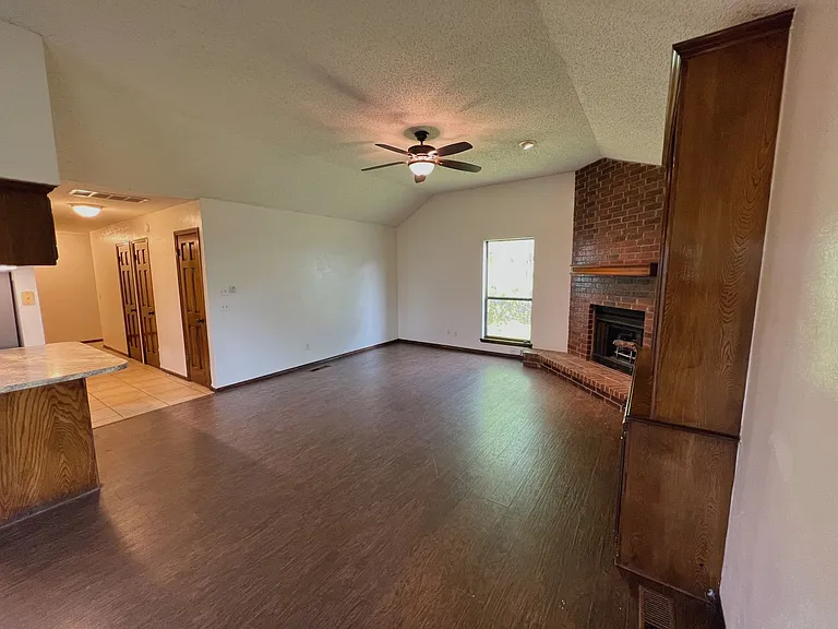 112 N Grand Fork Dr — Photo 4