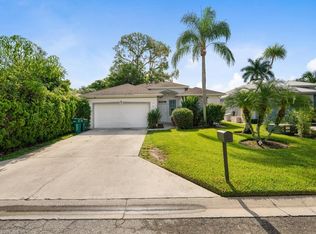 311 Stanhope Cir, Naples, FL 34104