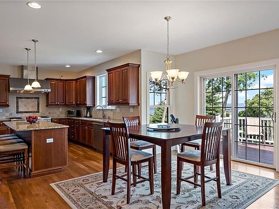 5th image of 5 Riverton Dr