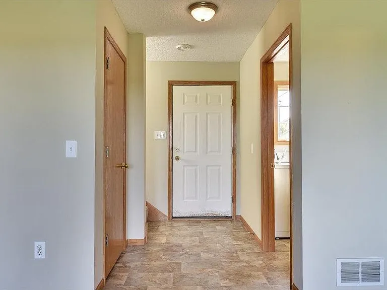 2015 Brittany Ct — Photo 3