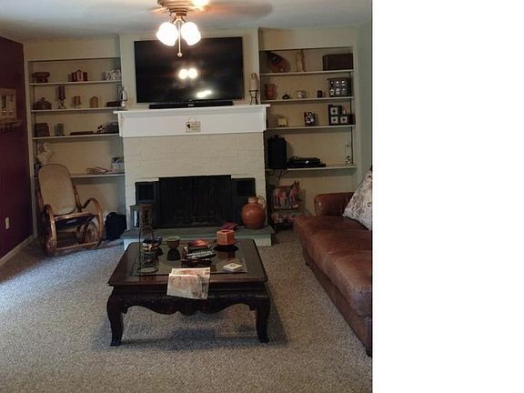 4th image of 37 Deerpath Dr