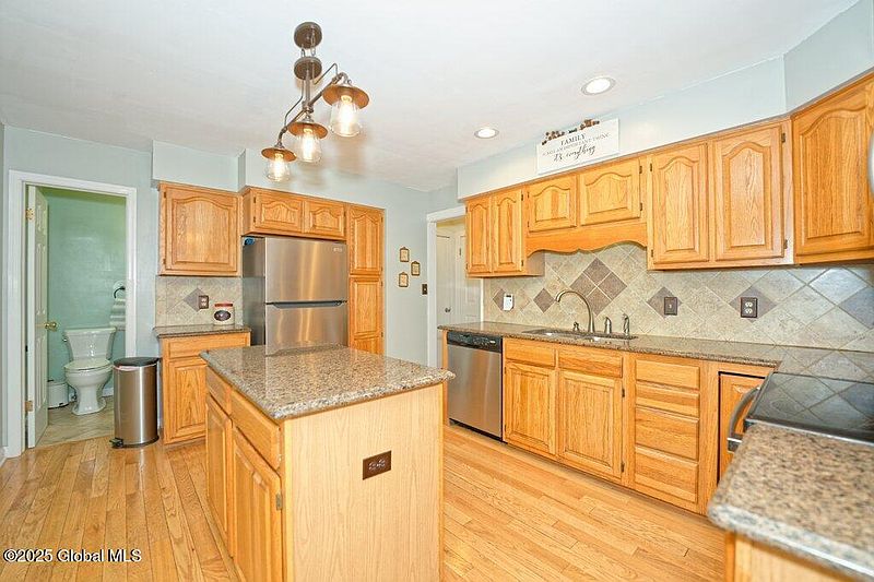 5th image of 31 Dunwoodie Road