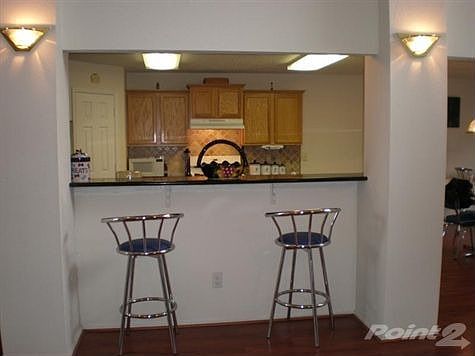 Kitchen breakfast bar.