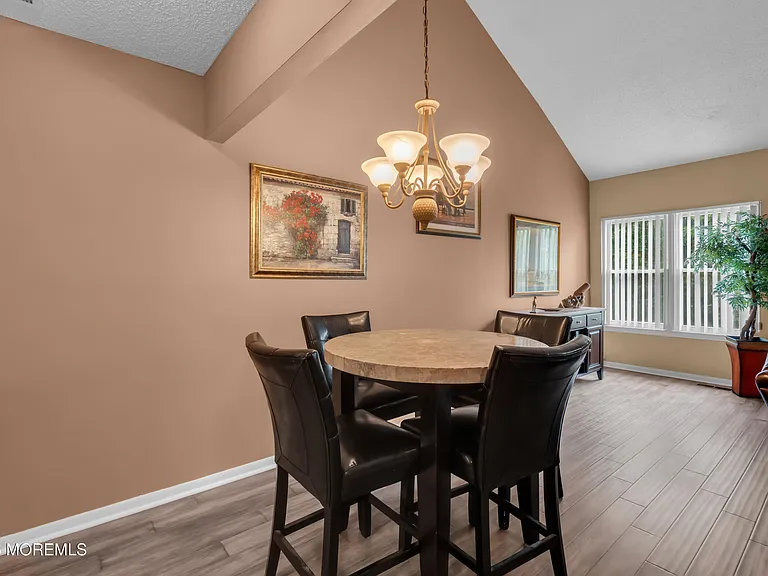 492 Bayberry Ct — Photo 14
