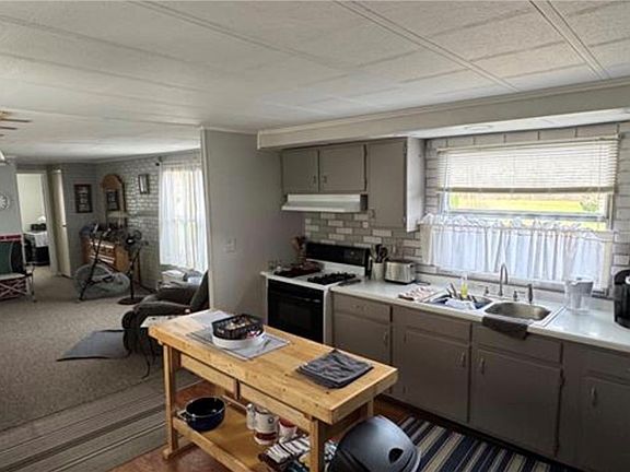 5th image of 428 Meadows Dr