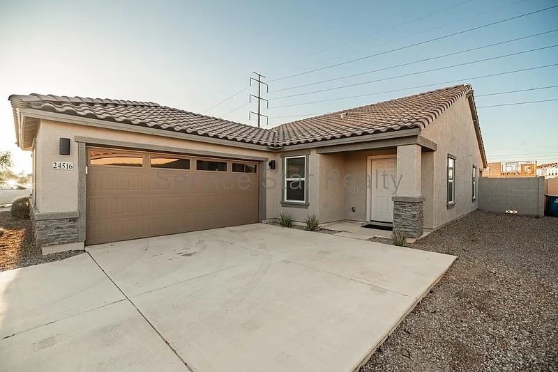 3 bed, 2.0 bath, 1376 sqft, $1,795 — Photo 3