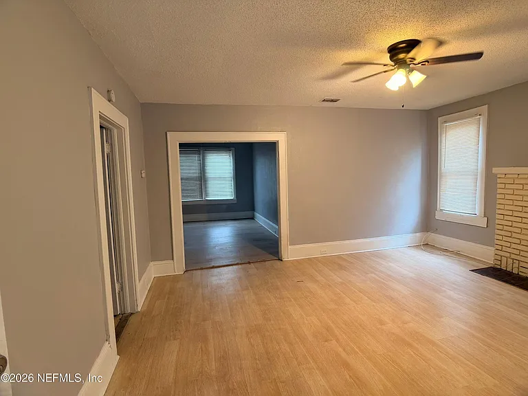 511 Ivy St — Photo 3