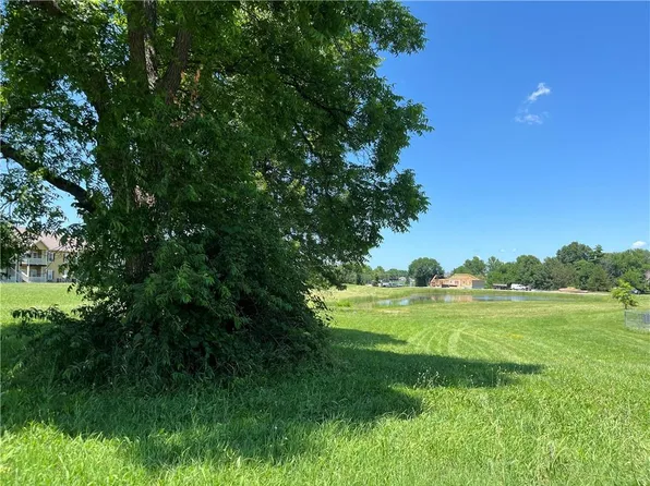 823 W 17th St, Ottawa, KS 66067