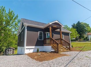 702 Marshall St, Mount Airy, NC 27030