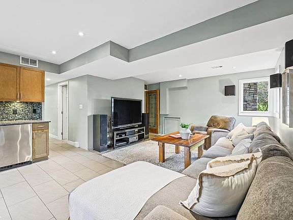 5th image of 8423 Arbour Pl