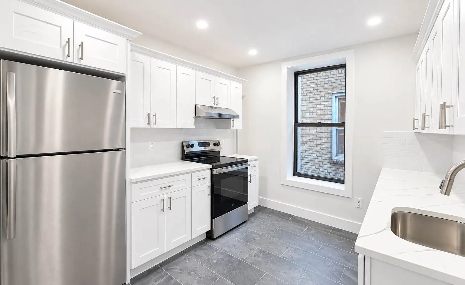 19-23 Ditmars Boulevard — Photo 2