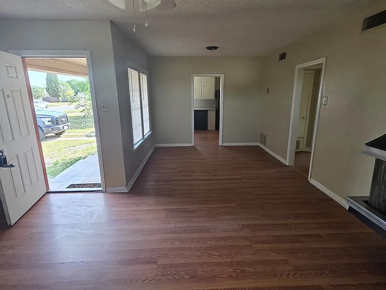 2111 W Kentucky Ave — Photo 3