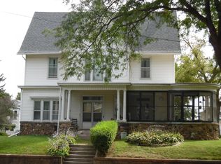 810 N 5th St, Burlington, IA 52601