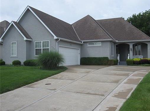 1st image of 428 SW Wintergarden Dr