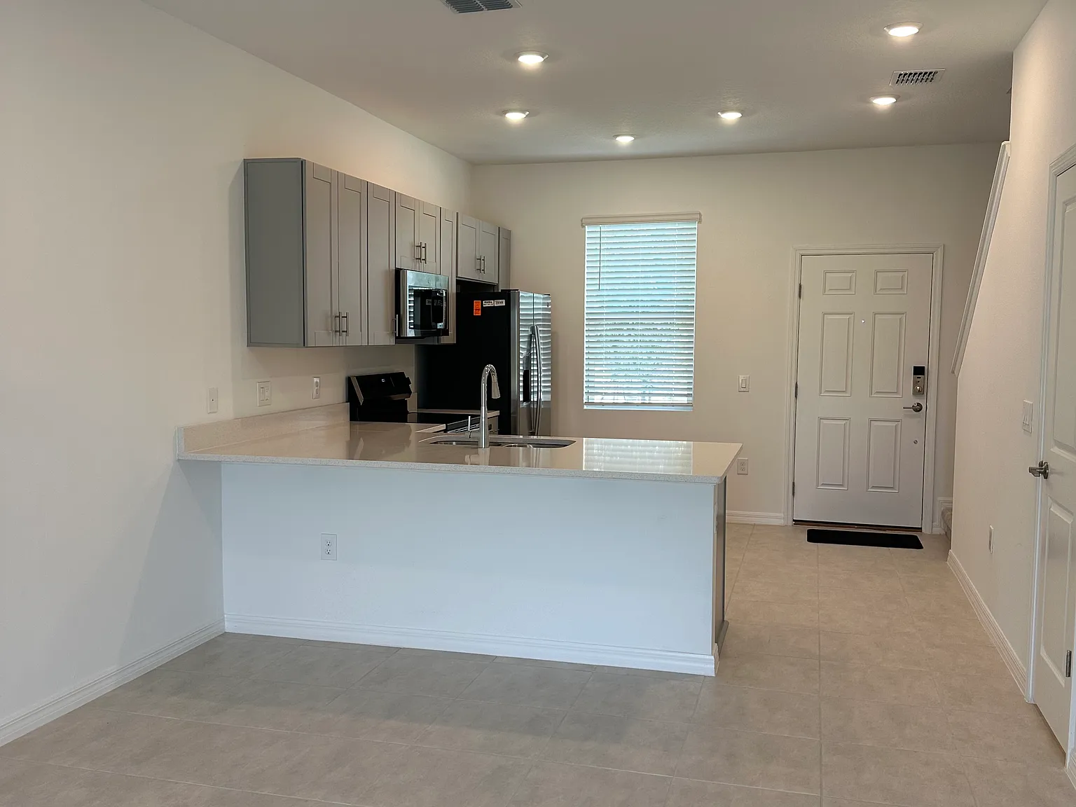 2 bed, 2.5 bath, 1205 sqft, $1,600 — Photo 4
