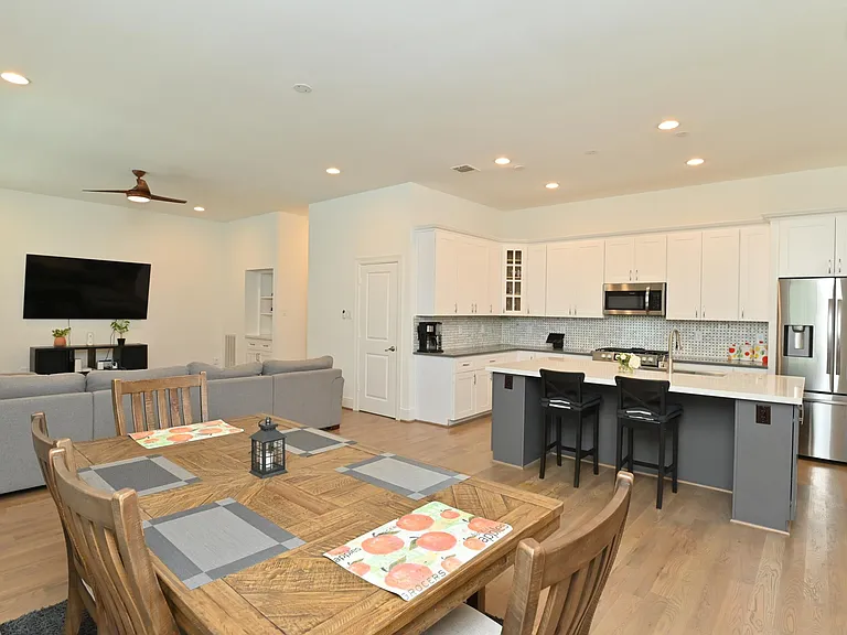 1117 W 16th St #C — Photo 41