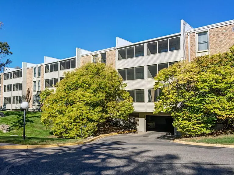 Glen at Burnsville Apartments — Photo 18