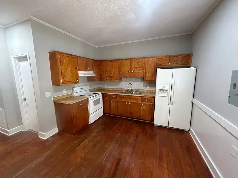 753 Center St #6 — Photo 7
