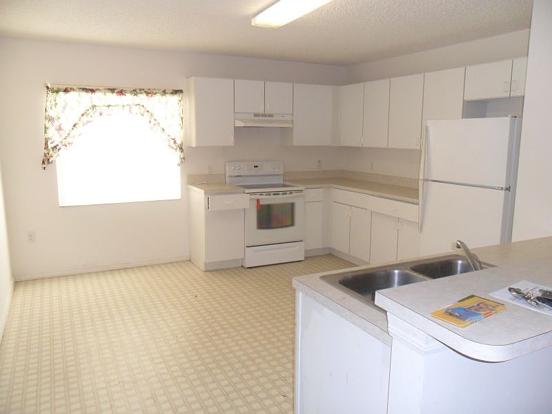 2nd image of 713 Lucaya Dr