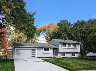 10870 Hyland Ter, Eden Prairie, MN 55344