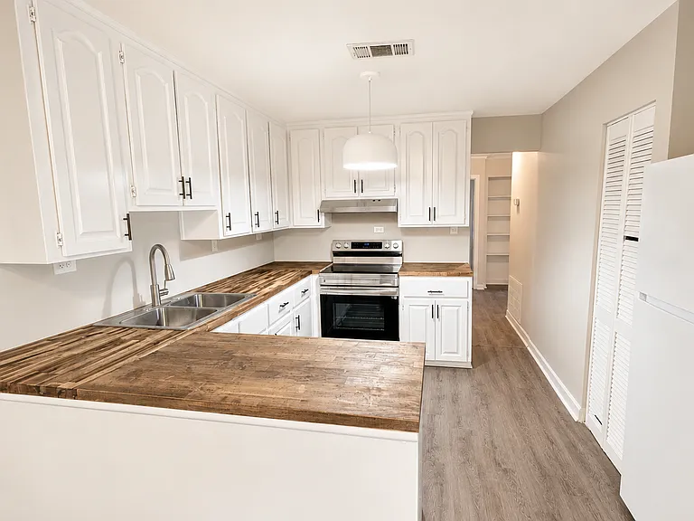 102 Marshall Dr — Photo 4