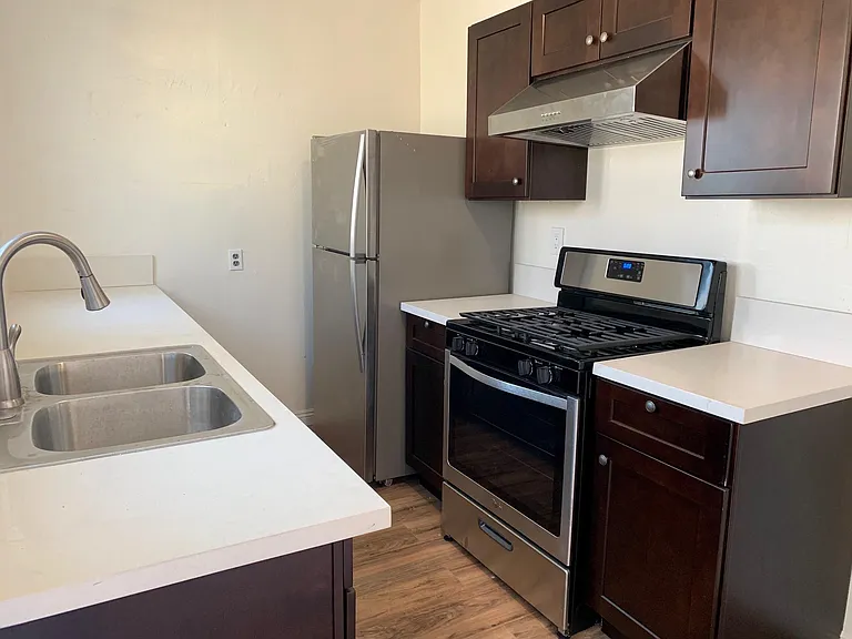 13746 Proctor Ave — Photo 2