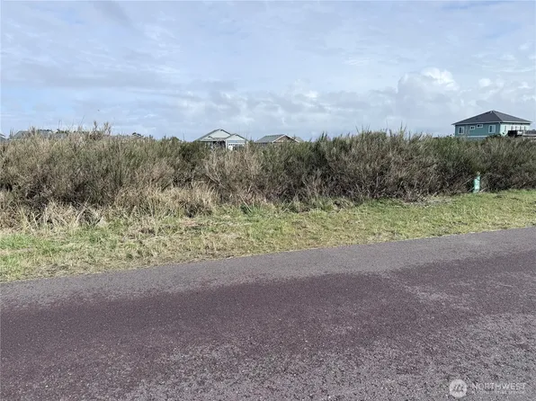 458 W Wind Street, Ocean Shores, WA 98569