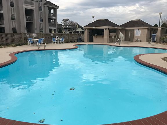 2nd image of 421 Harbour Pt APT 302