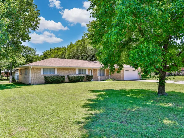1904 Cypress Ct, Gainesville, TX 76240