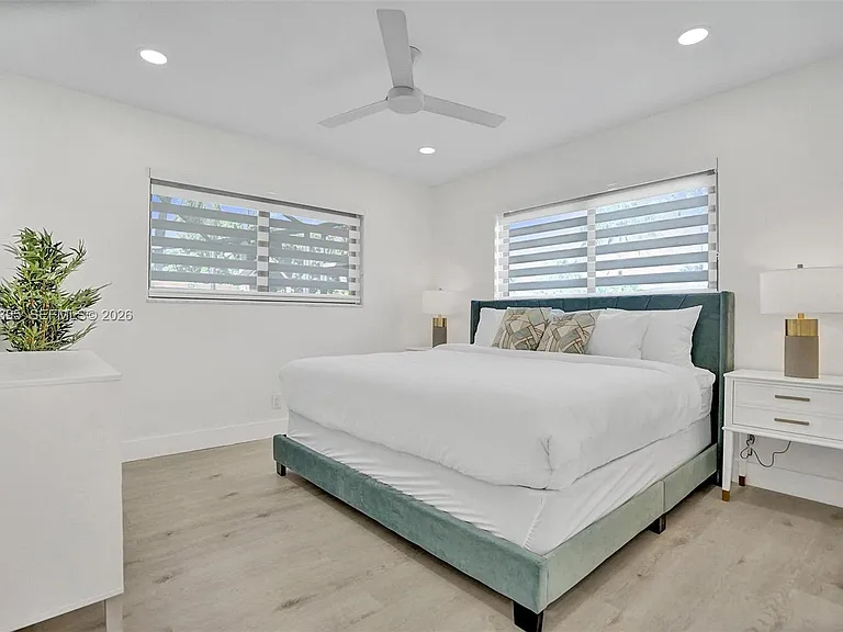 1141 N Northlake Dr — Photo 21
