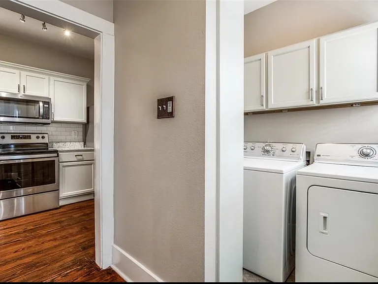 408 S Montclair Ave — Photo 6