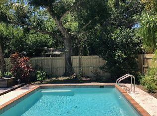 2034 Amanda Dr, Sarasota, FL 34232