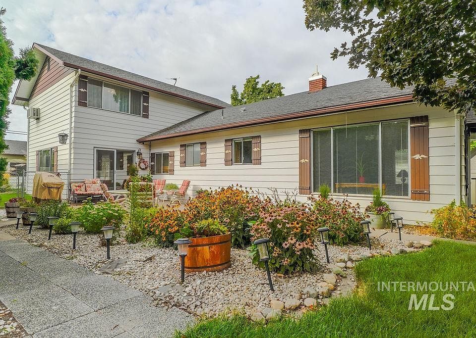 1st image of 421 E Ave E