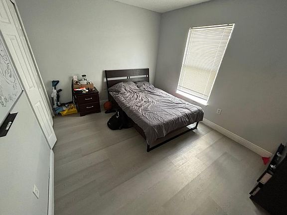 5th image of 107 Barrington Dr