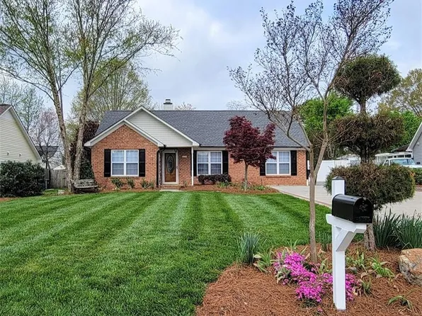 2031 Saponi Village Ct, Winston Salem, NC 27127