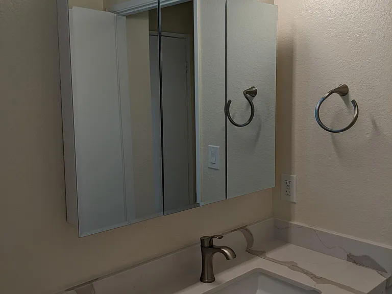 5637 Lake Park Way #6 — Photo 34