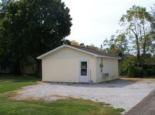 315 E Cherry St, Moweaqua, IL