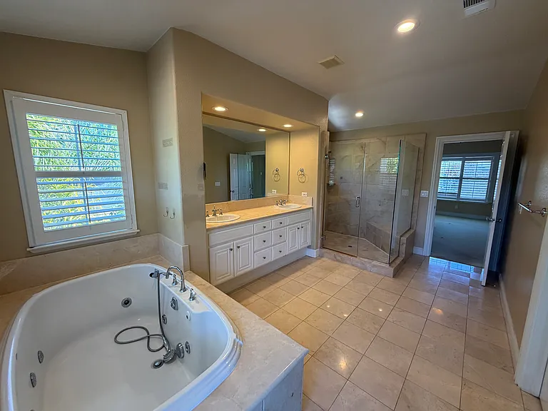 128 Regent Dr — Photo 25