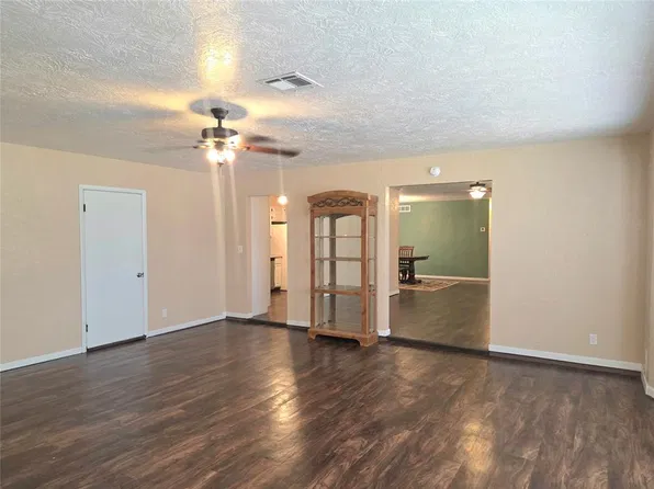 702 W Country Club Rd, Chickasha, OK 73018