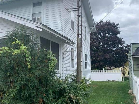 4th image of 509 S Pleasant St