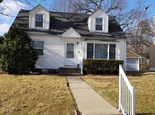 10 Knoll Ct, Rock Island, IL 61201