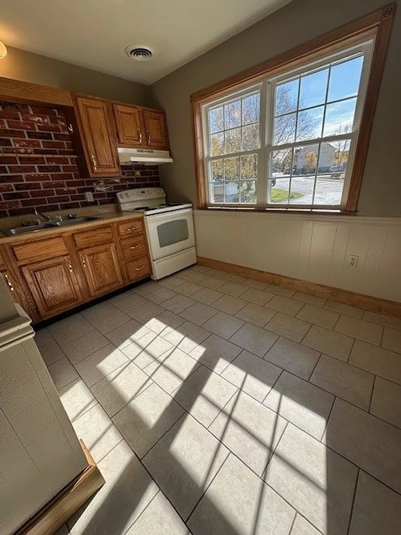 Leola 2 Bedroom 2nd floor — Photo 2