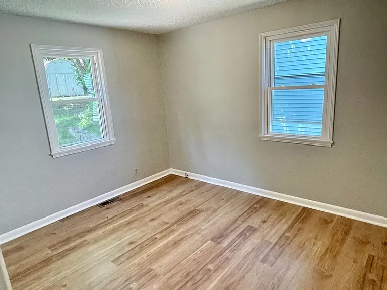 11721 Roosevelt Way NE — Photo 12